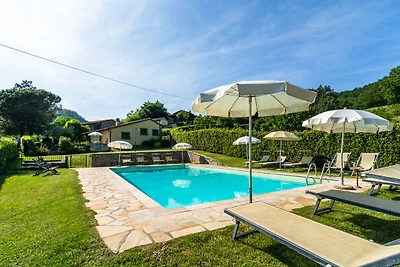Schönes Cottage in Dicomano mit Pool