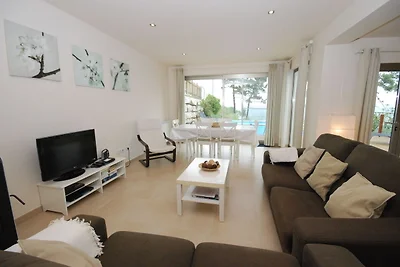 Moderna casa vacanze a Cela con piscina...