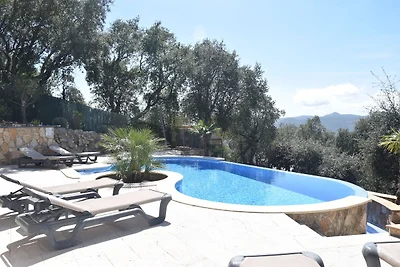 Luxuriöse Villa mit Swimmingpool