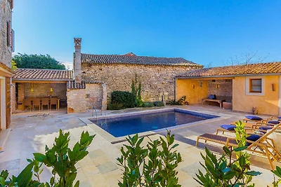 Splendida villa con piscina privata a Ližnjan