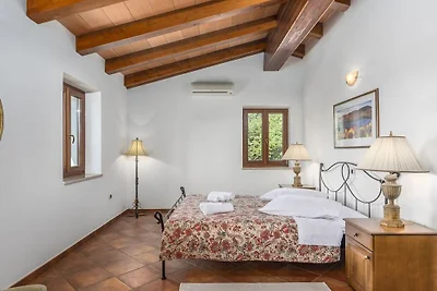 Villa in Koromacno mit Balkon