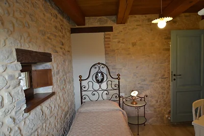 Appartamento a Petrella Guidi con giardino