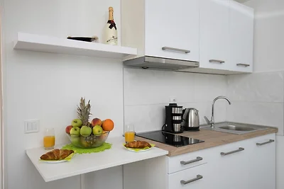 Apartment Semi - One Bedroom Apartment with T...