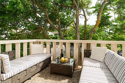 Elegant Sutivan Apartments with Balcony - Two...