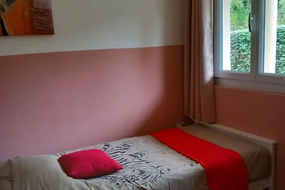 Attraktives Ferienhaus in Cuzy mit Pool