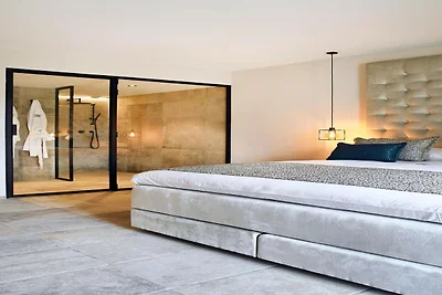 Villa mit Pool und Suiten für 12 Gäste