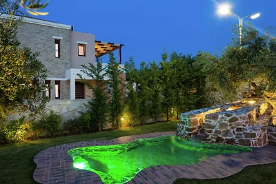Villa auf Kreta mit Pool und Bergblick