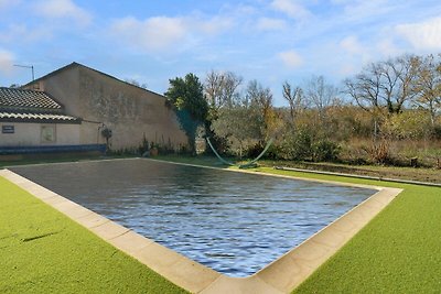 Villa mit Pool in Sorgues