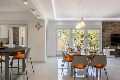 Modern & Stylish Villa with Private Pool - Fo...