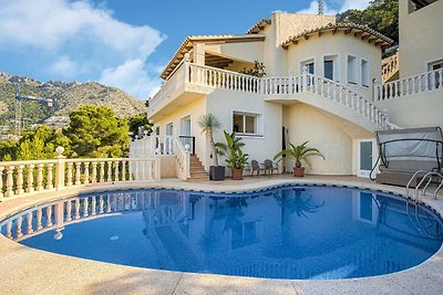 Luxuriöse Villa mit privatem Pool am Meer in...