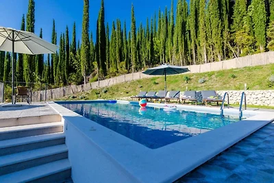 Villa rústica en Gruda con piscina privada