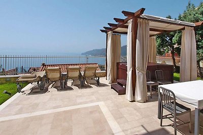 Appartement in Taormina met jacuzzi