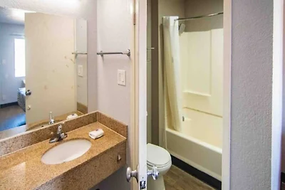 Motel 6 Ft. Pierce, FL | 1 Queensize-Bett
