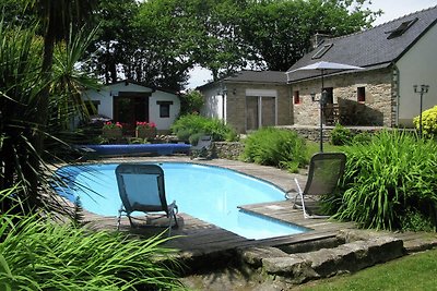 Gemütliches Cottage in Coray mit Swimmingpool