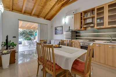Spaziosa casa vacanze con piscina a Rasanze