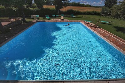 Farm holiday with swimming pool in the hills ...