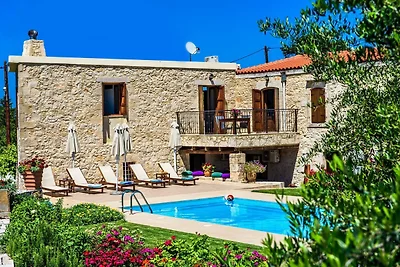 Spacious Family Villa near Beach