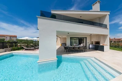 Villa in Nova Vas met terras