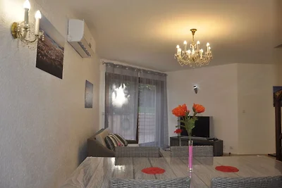 Moderne Villa mit Swimmingpool in...
