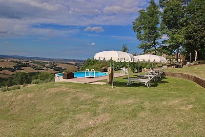 Appartamento con piscina e parcheggio