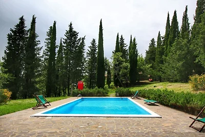 Caratteristico cottage con piscina