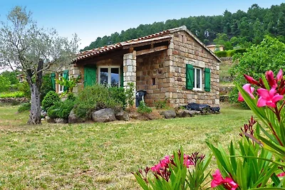 Casa in pietra con piscina in comune,...