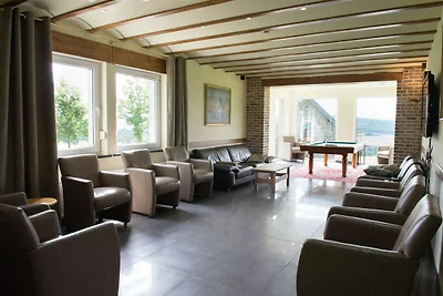 Geräumiges Ferienhaus in Chevron mit privatem...