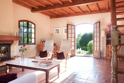 Schöne Villa in La Coquille mit Swimmingpool