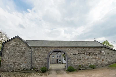 Middeleeuwse boerderij met privétuin