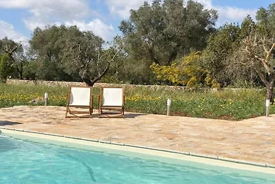 Villa in jahrhundertealtem Olivenhain