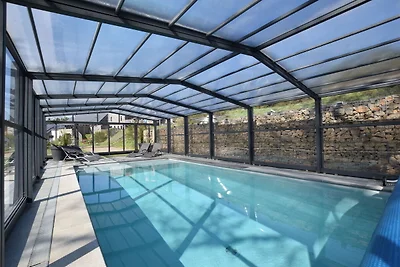 Luxuriöse Villa mit Sauna und Whirlpool in Na...
