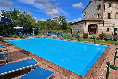 Bellissima villetta a Urbania con piscina