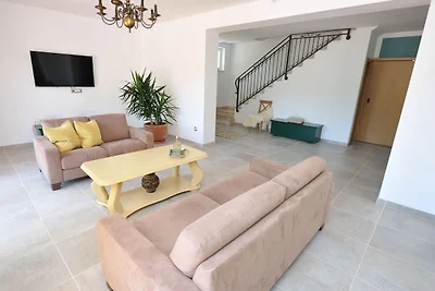 Luxuriöse Villa in Tijarica mit privatem Pool