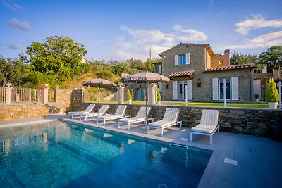 Lussuosa villa a Cortona con piscina