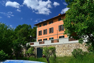 Ein Teil einer schönen Villa mit Aussicht