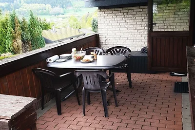 Ruhiger Bungalow am Hennesee mit Terrasse