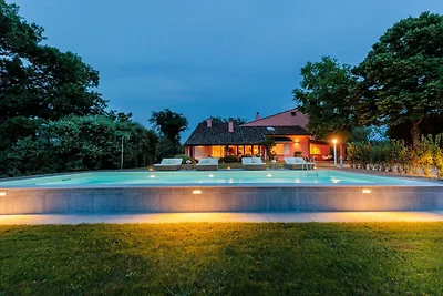 Geräumige Villa mit 6 Schlafzimmern und Pool