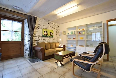 Schönes Ferienhaus in Frahan mit Terrasse