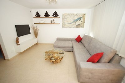 Spacious modern villa, with beautiful waterfa...