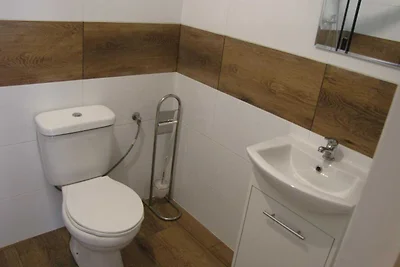 Ferienhaus aus Holz in der Nähe des Sees