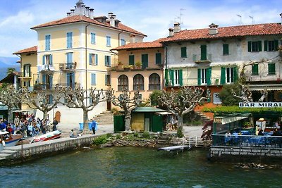 Landhaus in Isola Superiore mit See in der...