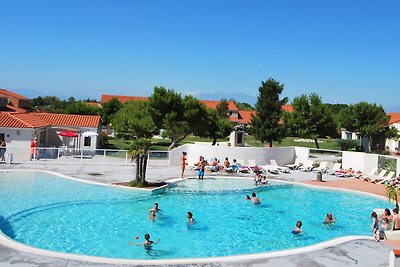 Buntes Ferienhaus mit Garten im mediterranen...