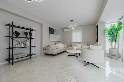 Großzügige Villa mit Pool für Familien