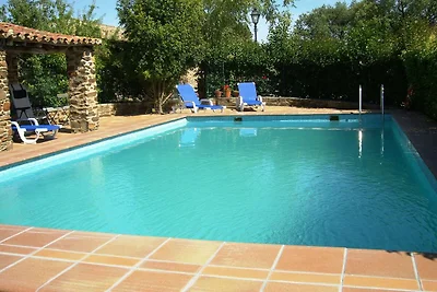 Appartamento moderno con piscina