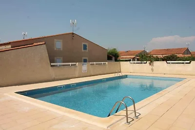 Pavillon in Strandnähe mit Pool