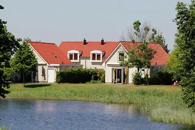 Haus mit Garten, in einem Wasser -reichen...