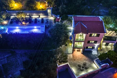 Villa in Krvavica mit Barbecue und Wifi