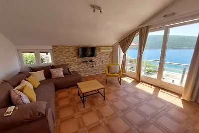 Two Bedroom Apartment With Sea View (Alba)