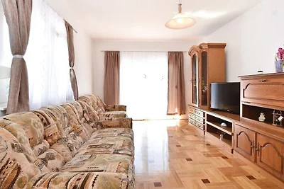Five Bedroom Holiday Home