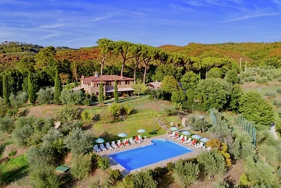 Agriturismo con terrazza privata e piscina